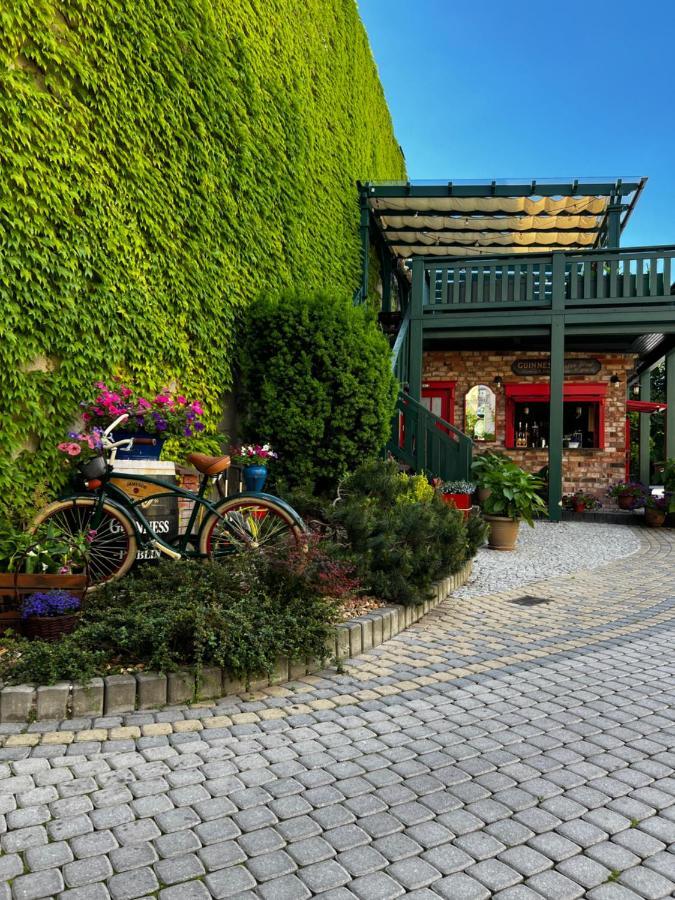 Shoemaker Irish Pub & Accommodation Kielce Ngoại thất bức ảnh