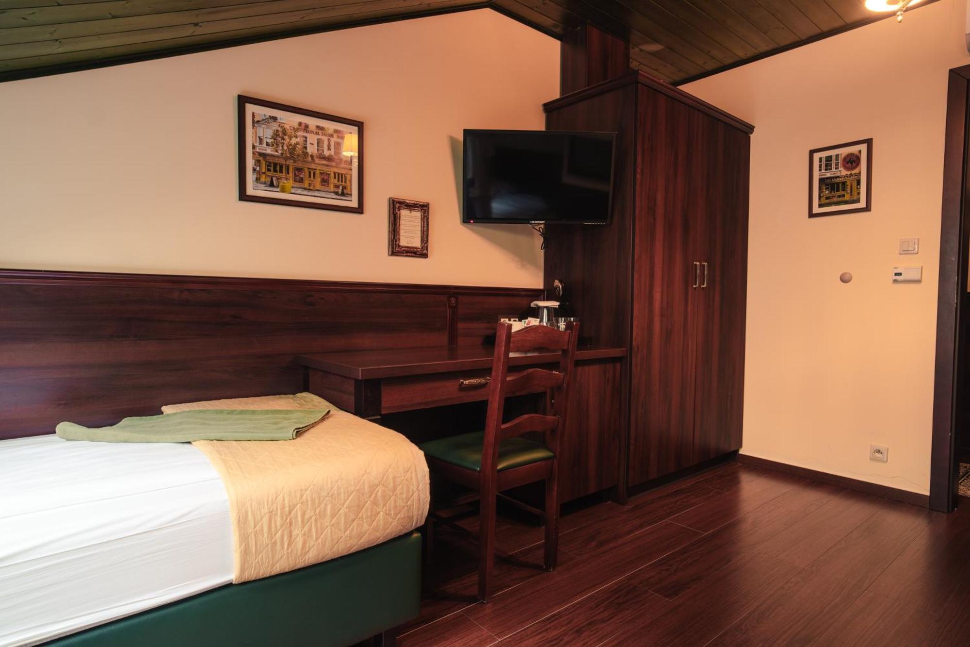 Shoemaker Irish Pub & Accommodation Kielce Ngoại thất bức ảnh