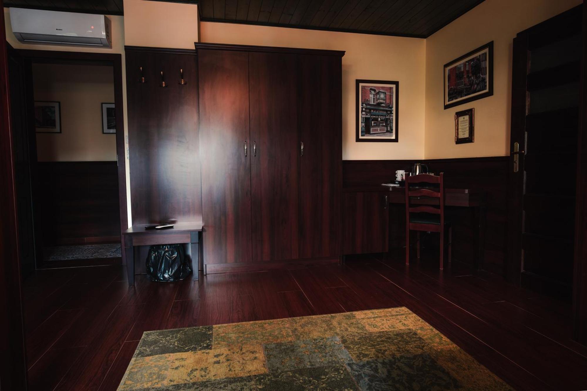 Shoemaker Irish Pub & Accommodation Kielce Ngoại thất bức ảnh