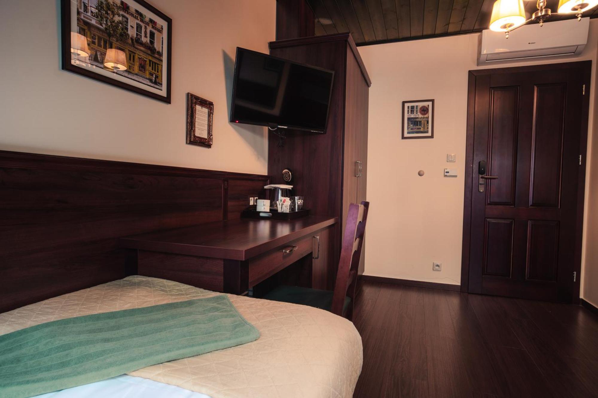 Shoemaker Irish Pub & Accommodation Kielce Ngoại thất bức ảnh